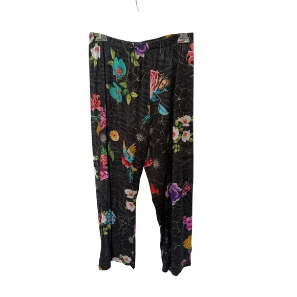 JOHNNY WAS floral pajamas with cap sleeves and crop pants in medium. - Picture 7 of 14
